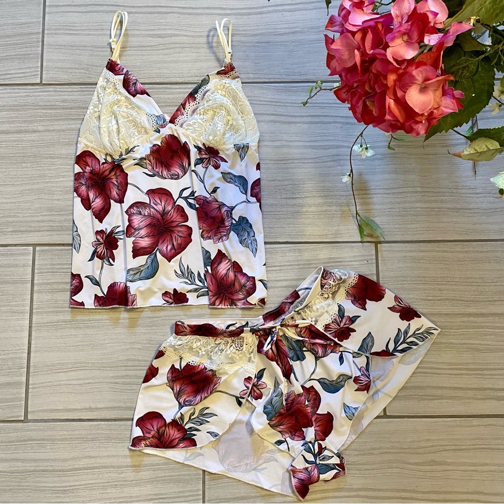 NWOT La Vie En Rose Camisole and PJ Set (Size S, M; Floral Print with Lace)